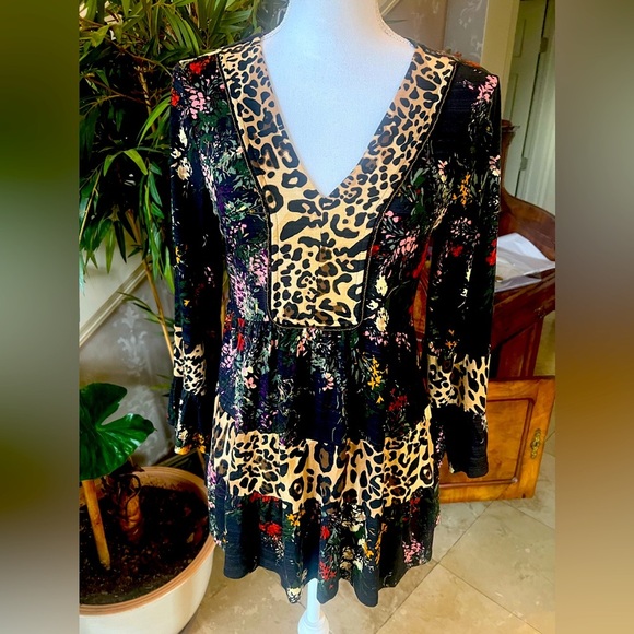 Cupio ladies, long sleeve baby doll style V-neck blouse, NWOT size medium - Picture 3 of 14